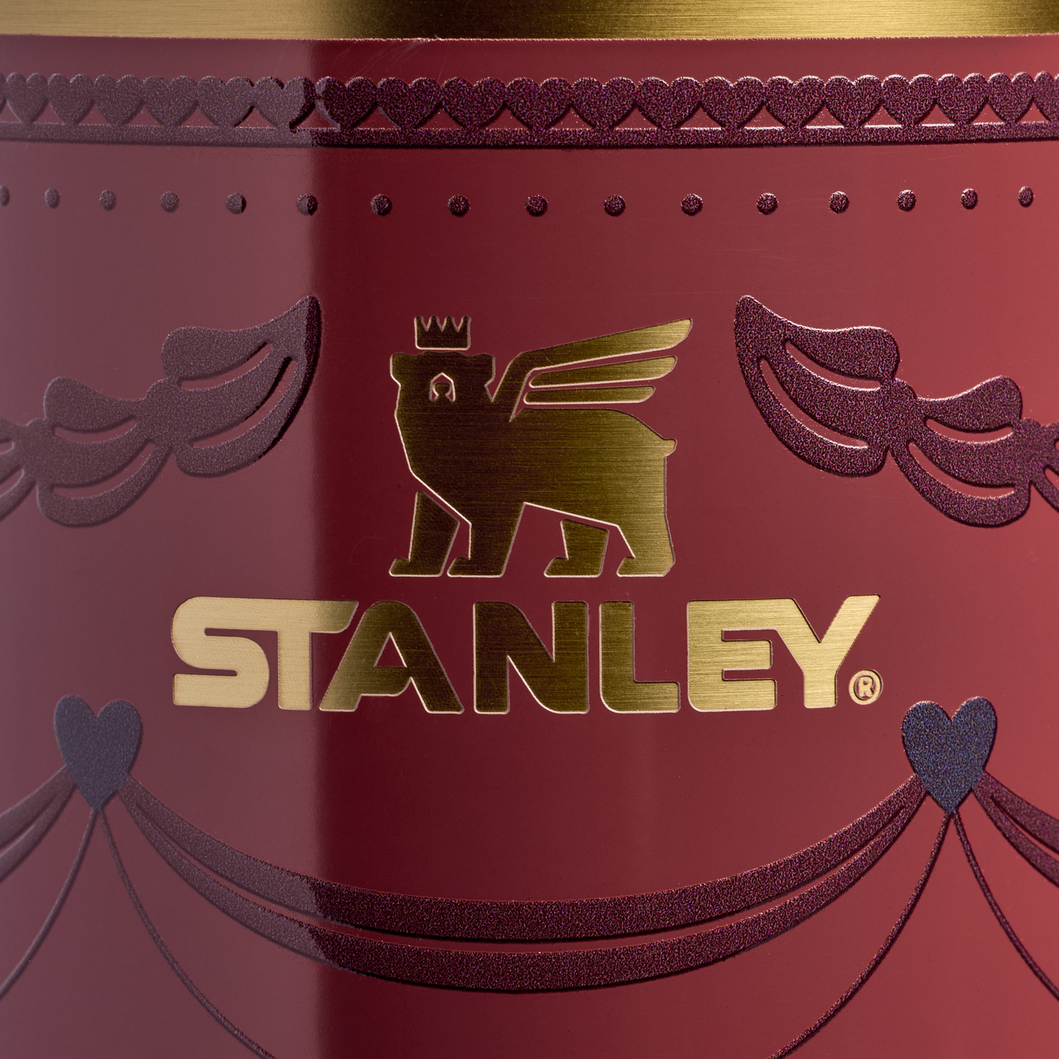 Stanley 1913 The Valentine’s Day Quencher H2.0  FlowState™ Tumbler | 20 OZ 0.59 L in Red Velvet Cake | View 3