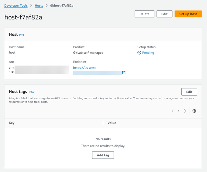 Screenshot der Konsole mit Details zum GitLab selbst verwalteten Host, bei dem sich der Host im Status Ausstehend befindet.