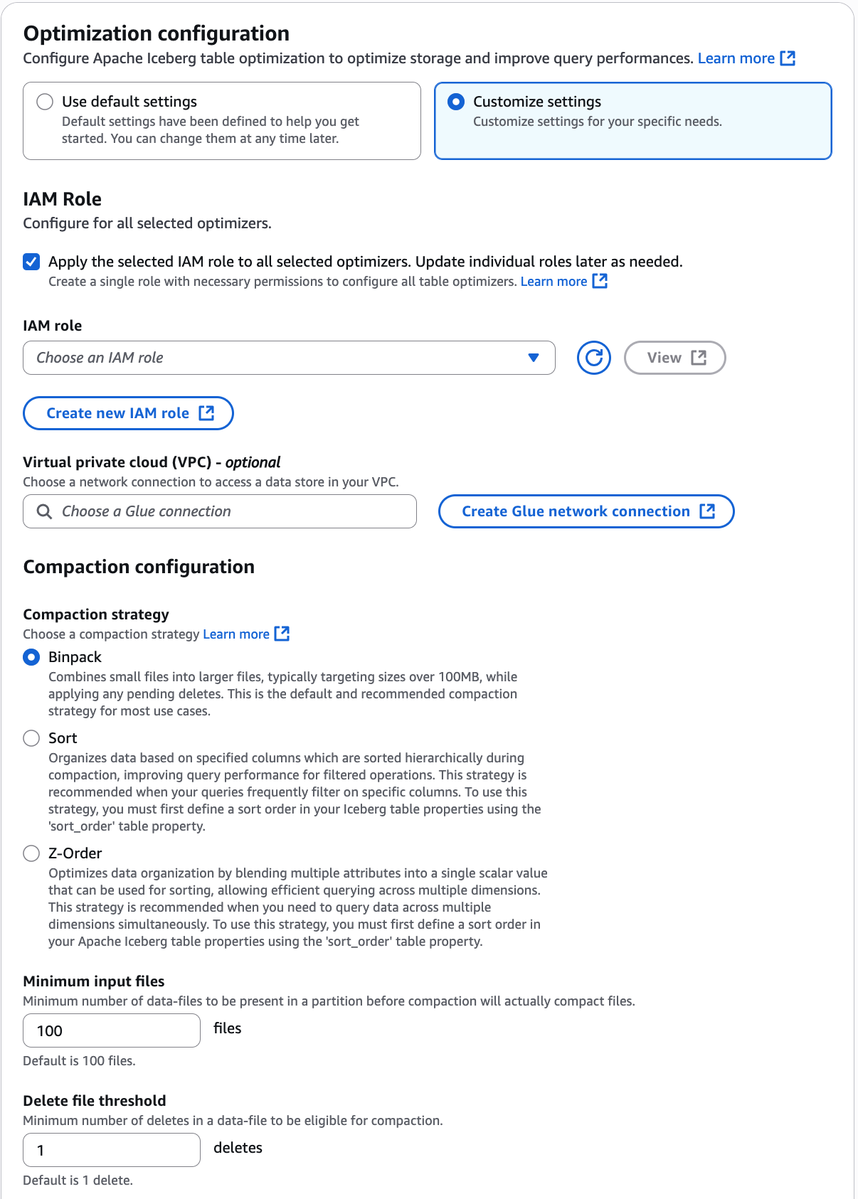 Detailseite der Apache-Iceberg-Tabelle mit der Option „Verdichtung aktivieren“.