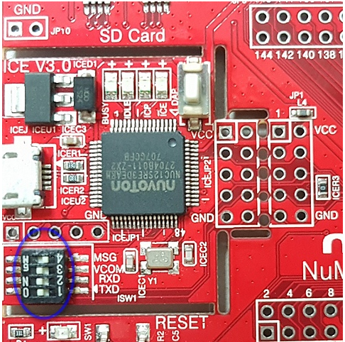 Circuit imprimé avec emplacement pour carte SD, microcontrôleur, broches, connecteurs d'alimentation et de réinitialisation étiquetés.