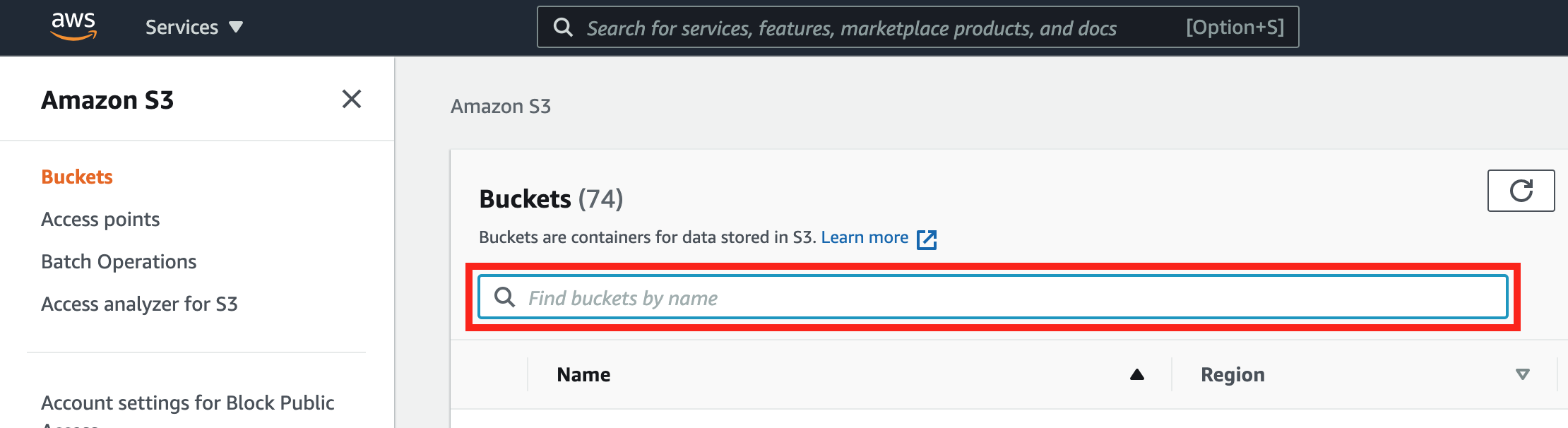 Champ Find bucket by name (Rechercher des compartiments par nom) dans la console Amazon S3.