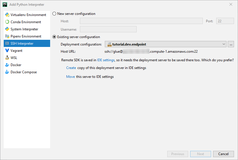 Di panel kiri, Penerjemah SSH sudah dipilih, dan di panel kanan, tombol radio Konfigurasi server yang ada sudah dipilih. Bidang Konfigurasi deployment berisi nama konfigurasi dan pesan "SDK Jarak Jauh disimpan dalam pengaturan IDE, sehingga server deployment harus disimpan di sana juga. Mana yang Anda suka?" Berikut ini adalah pilihan di bawah pesan tersebut: "Buat salinan server deployment ini di pengaturan IDE" dan "Pindahkan server ini ke pengaturan IDE."