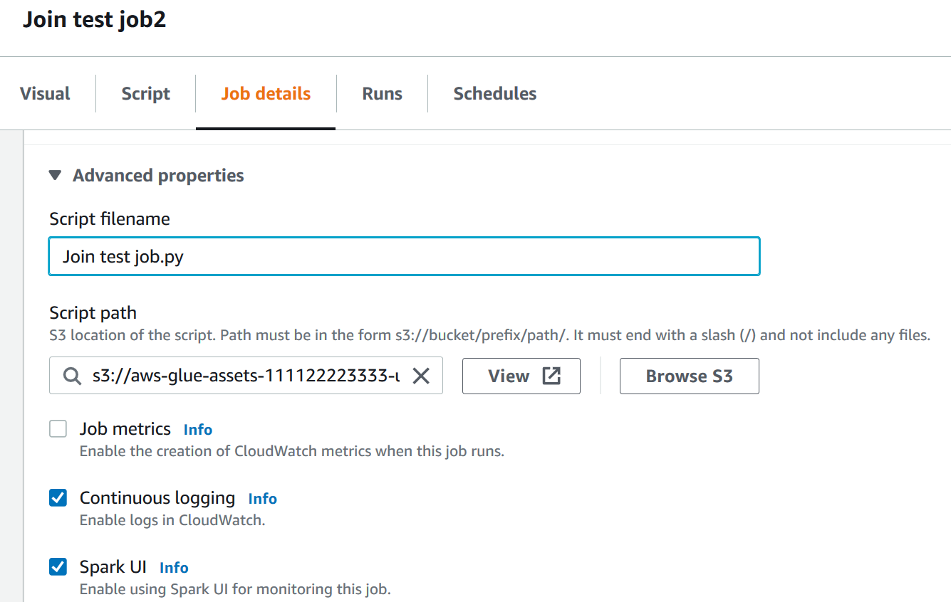 Screen shot menampilkan editor visual AWS Glue Studio dengan tab Job details yang dipilih. Bagian properti lanjutan pada halaman diperluas, dan parameter Nama file skrip dan Path skrip ditampilkan. Bidang nama file Script menunjukkan Join test job.py dan bidang jalur Script menunjukkan. s3://aws-glue-assets-111122223333-u