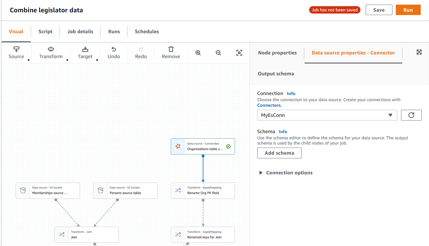 L'immagine è uno screenshot della pagina dell'editor visivo dei processi di AWS Glue Studio, con un nodo origine dati selezionato nel grafico. La scheda Data source properties (Proprietà dell'origine dati) a destra è selezionata. I campi visualizzati per le proprietà dell'origine dati sono Connection (Connessione) (un elenco a discesa delle connessioni disponibili, seguito da un pulsante Refresh [Aggiorna]) e un pulsante Add schema (Aggiungi schema). Una sezione Connection options (Opzioni di connessione) aggiuntiva è mostrata in stato compresso.