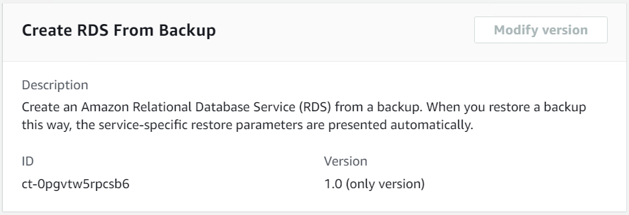 Interfaccia console per la creazione di un' Amazon RDS istanza da un backup, che mostra la descrizione e i dettagli della versione.