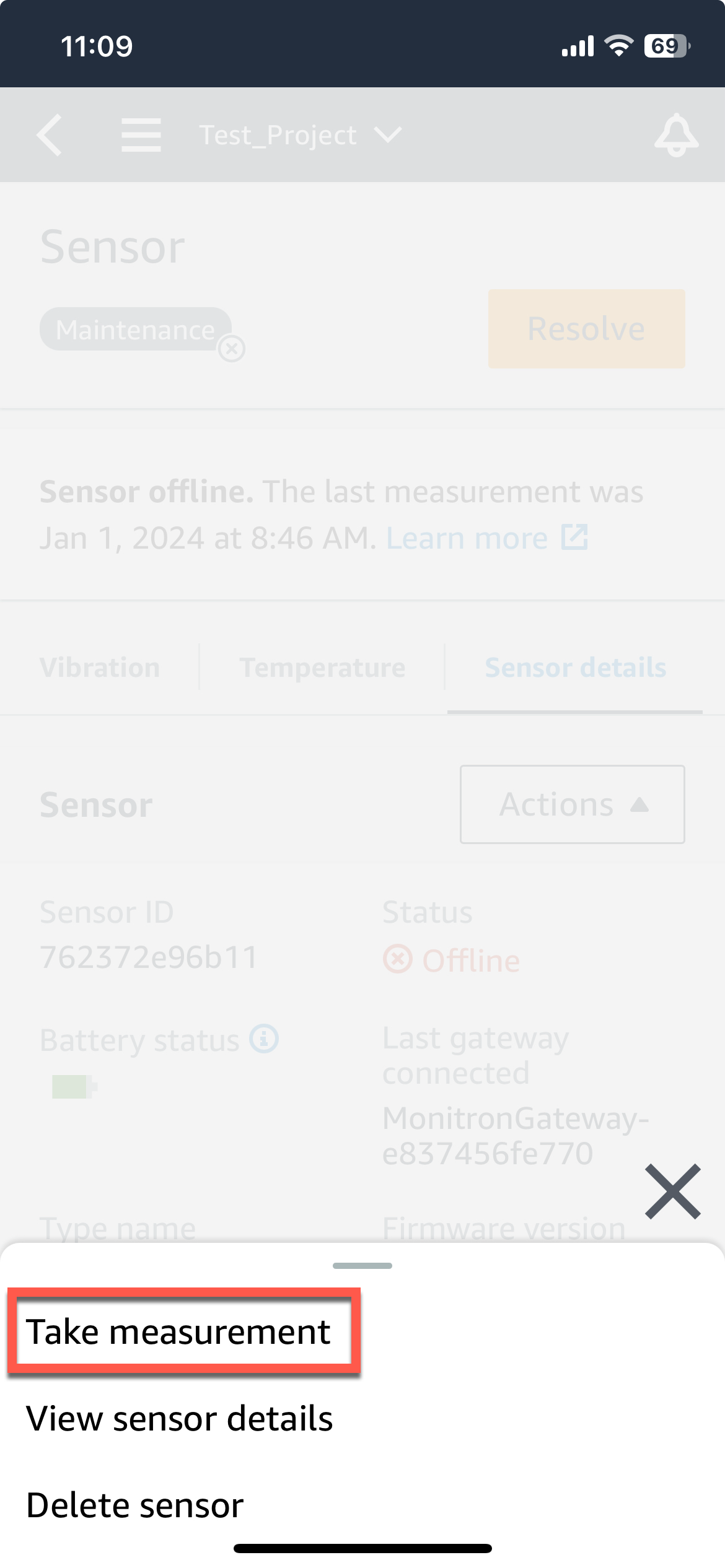 Interface do aplicativo móvel mostrando detalhes do sensor com a opção “Fazer medição” destacada.
