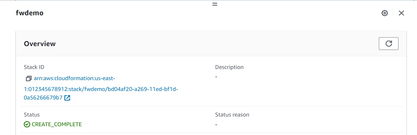 顯示 CREATE COMPLETE 確認通知的 AWS IoT FleetWise Stack 資訊標籤。
