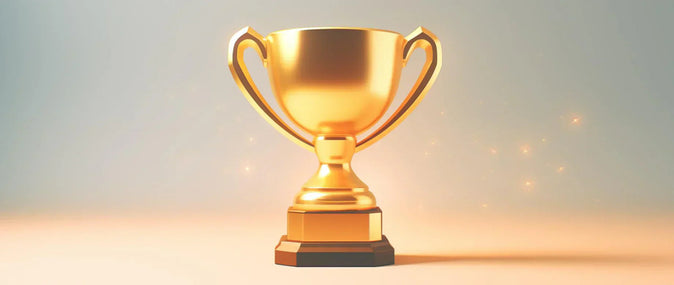 Złote trofeum, symbolizujące moc motywujących cytatów, które pomagają Cię zainspirować i osiągnąć cele.