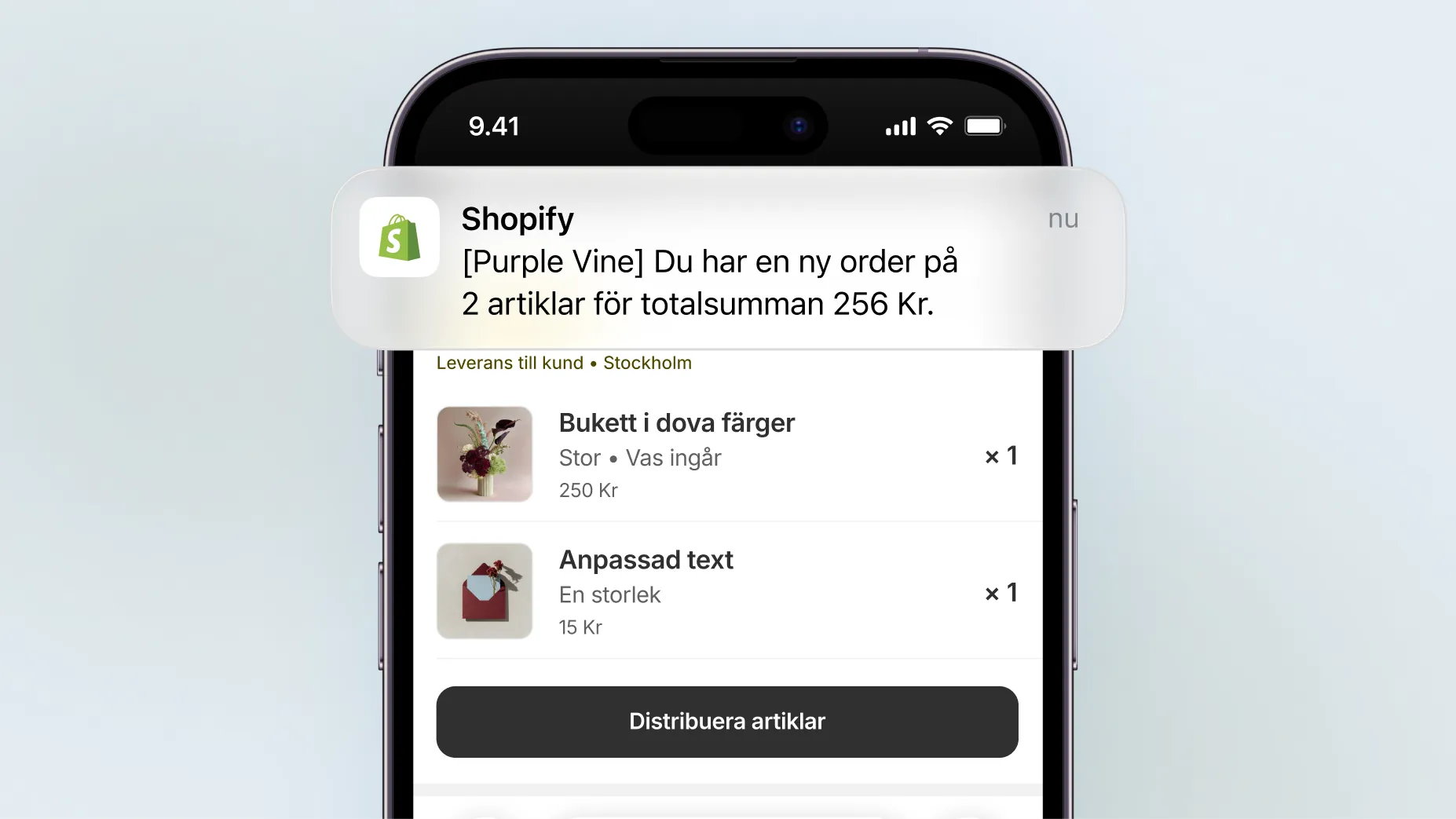 En animering av ett push-meddelande om en Shopify-försäljning av 2 artiklar för totalt 265 $ som visas på en telefon. Användaren klickar på meddelandet och ordersidan i Shopifys mobilapp visas med orderns uppgifter. Därefter klickar användaren på knappen ”Distribuera order”.