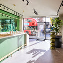 Image of Mejuri's Kings Road store with a London bus passing
